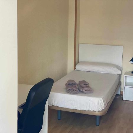 Residencia 12 Octubre Bed & Breakfast Мадрид Екстериор снимка
