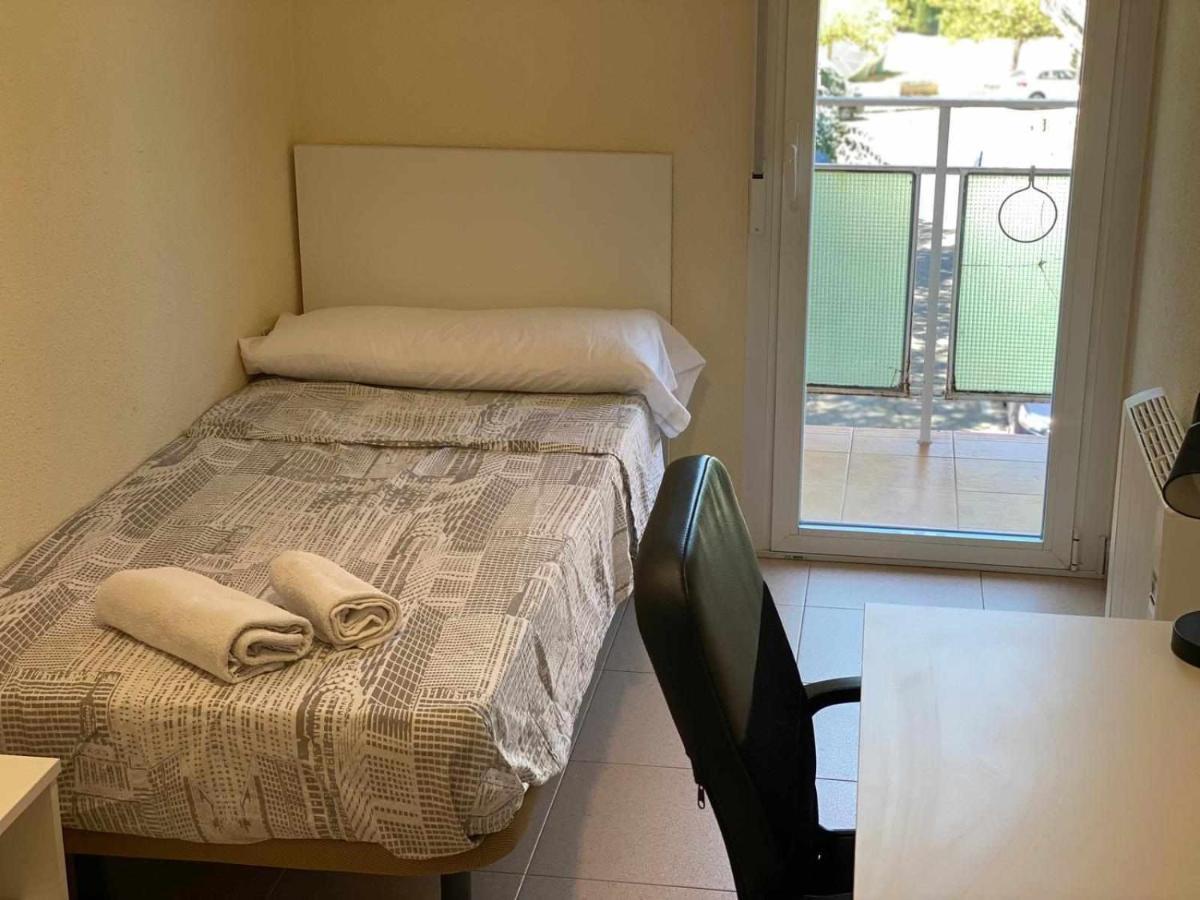 Residencia 12 Octubre Bed & Breakfast Мадрид Екстериор снимка