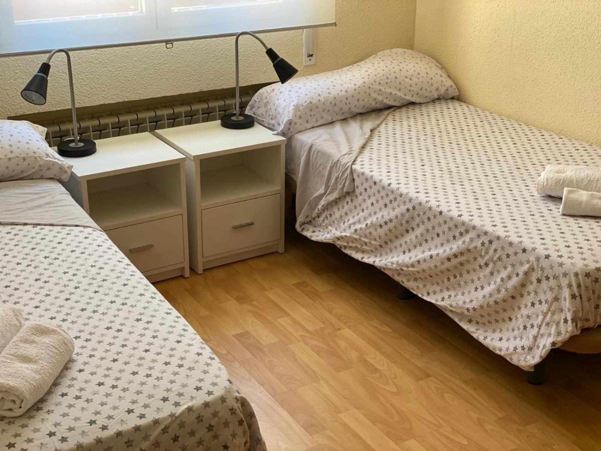 Residencia 12 Octubre Bed & Breakfast Мадрид Екстериор снимка