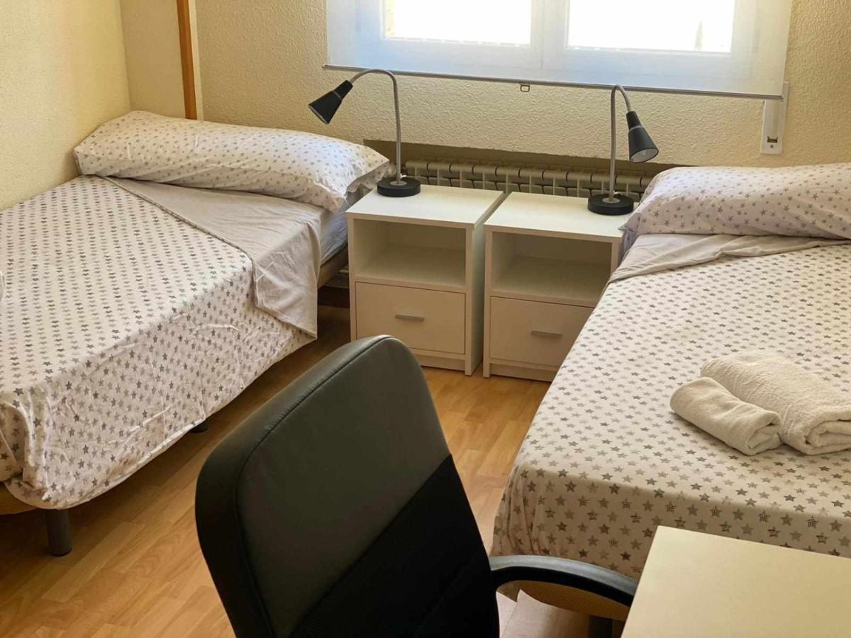 Residencia 12 Octubre Bed & Breakfast Мадрид Екстериор снимка