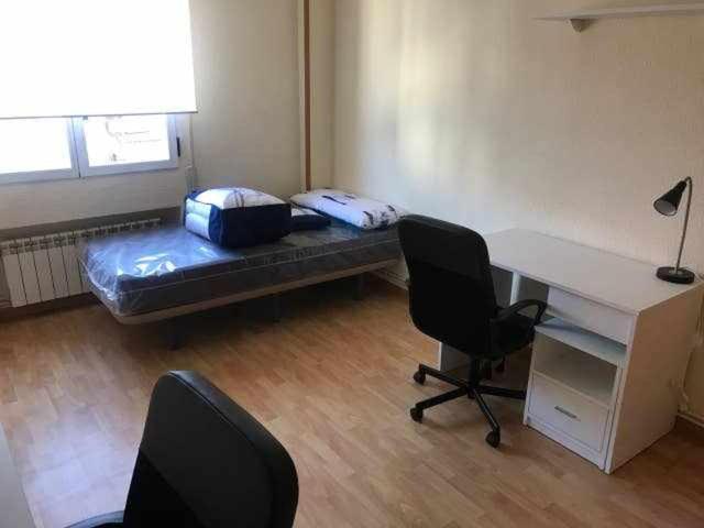 Residencia 12 Octubre Bed & Breakfast Мадрид Екстериор снимка