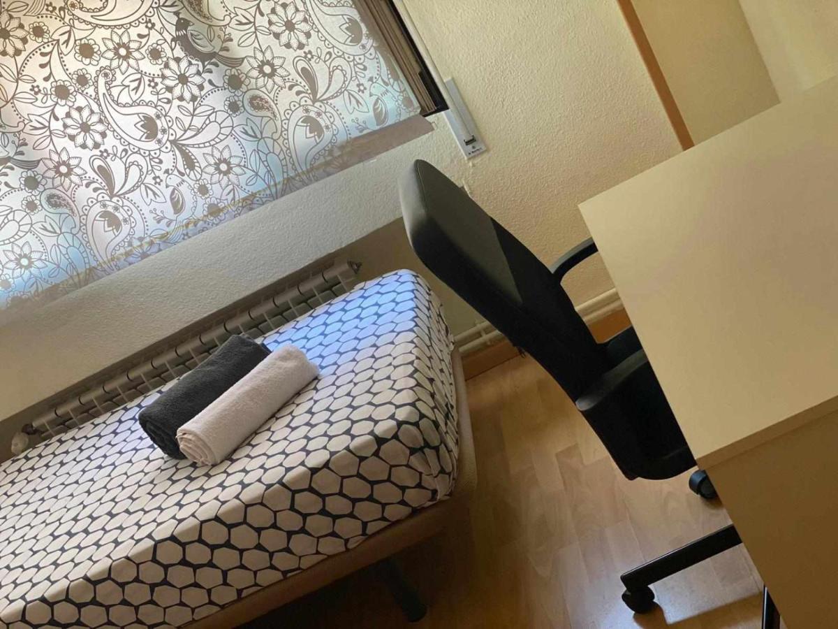 Residencia 12 Octubre Bed & Breakfast Мадрид Екстериор снимка