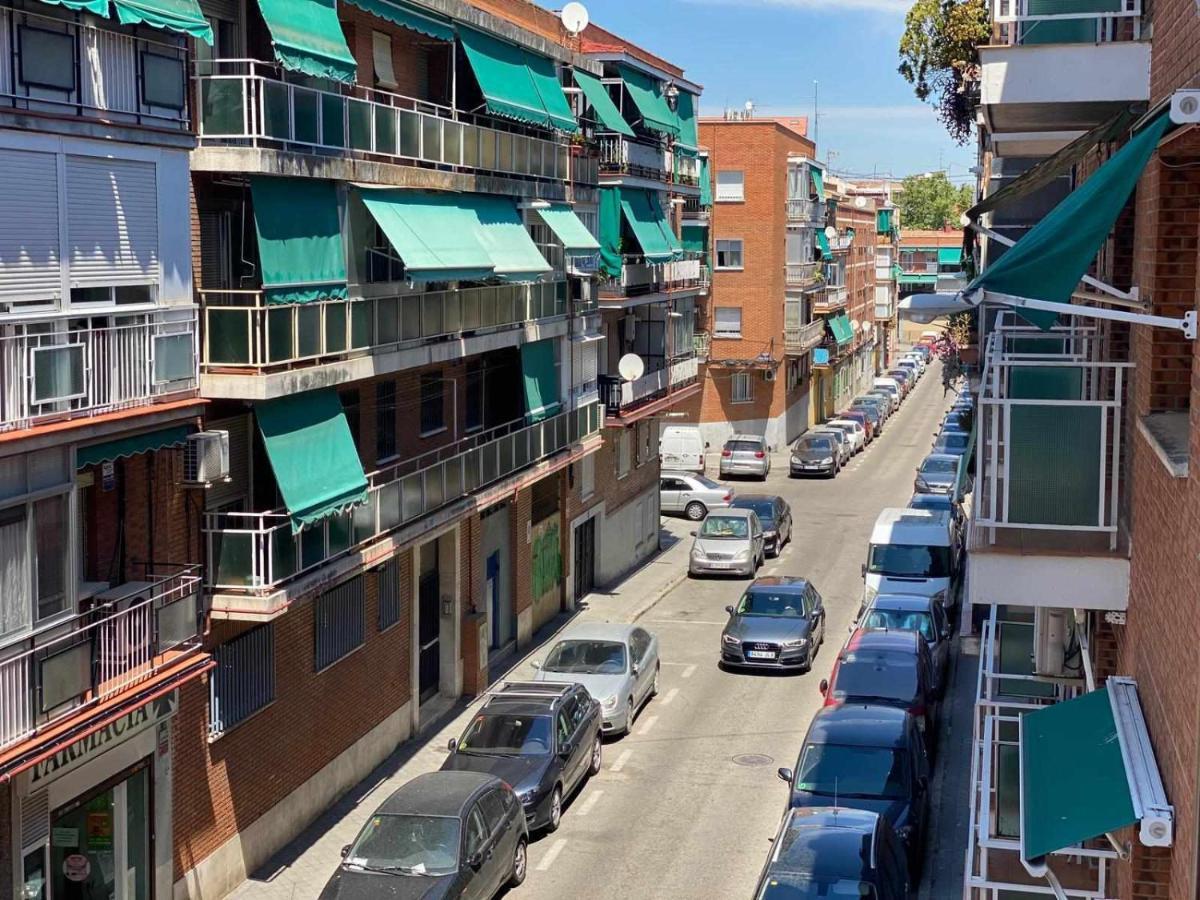 Residencia 12 Octubre Bed & Breakfast Мадрид Екстериор снимка