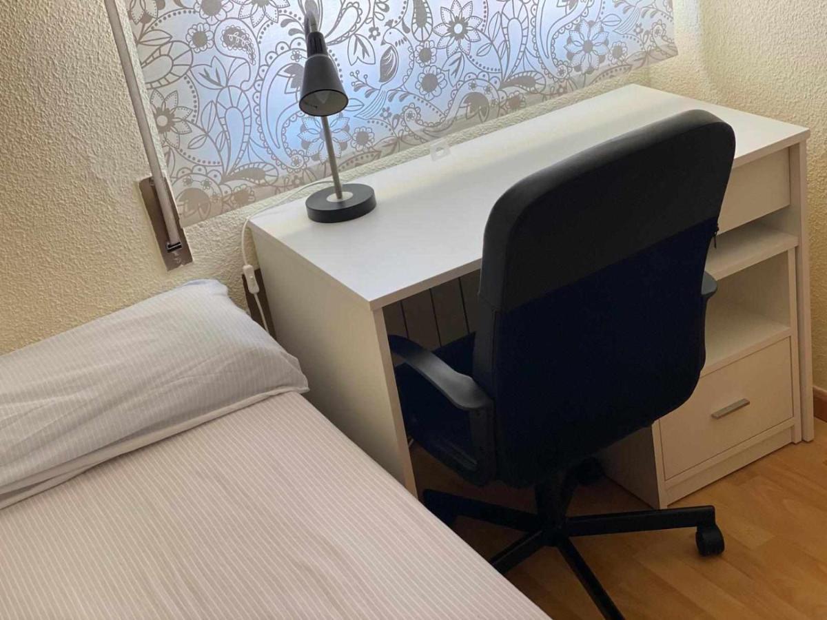 Residencia 12 Octubre Bed & Breakfast Мадрид Екстериор снимка