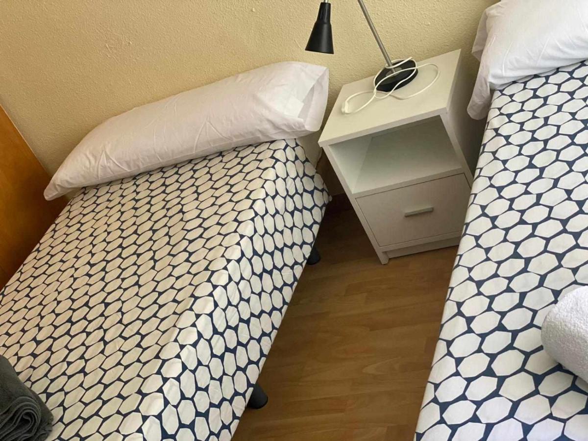 Residencia 12 Octubre Bed & Breakfast Мадрид Екстериор снимка