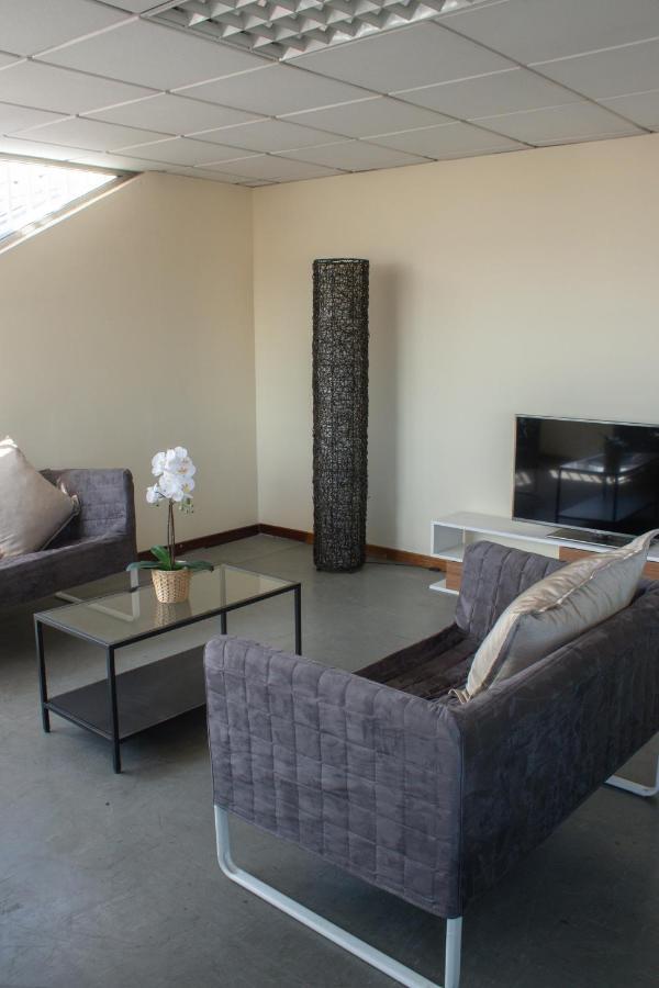 Residencia 12 Octubre Bed & Breakfast Мадрид Екстериор снимка